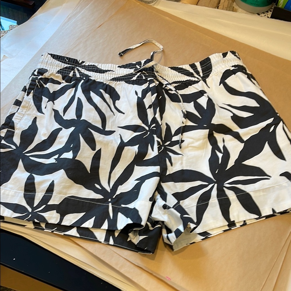 Free Assembly Leaf Print Shorts Women’s XL – Drawstring Waist, Relaxed Fit